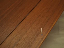 Table basse en teck danois avec étagère, années 1960