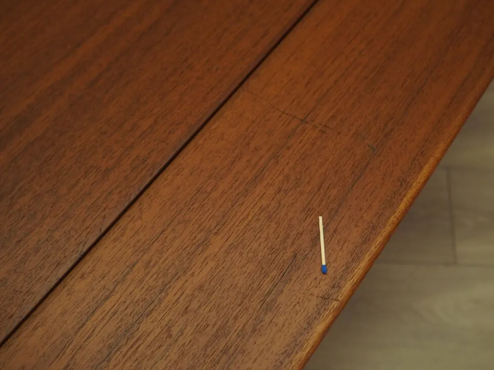 Table basse en teck danois avec étagère, années 1960