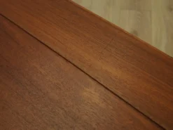 Table basse en teck danois avec étagère, années 1960