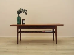 Table basse en teck danois avec étagère, années 1960