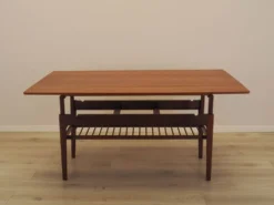 Table basse en teck danois avec étagère, années 1960