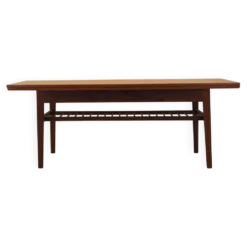 Table basse en teck danois avec étagère, années 1960