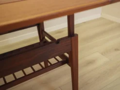 Table basse en teck danois avec étagère, années 1960