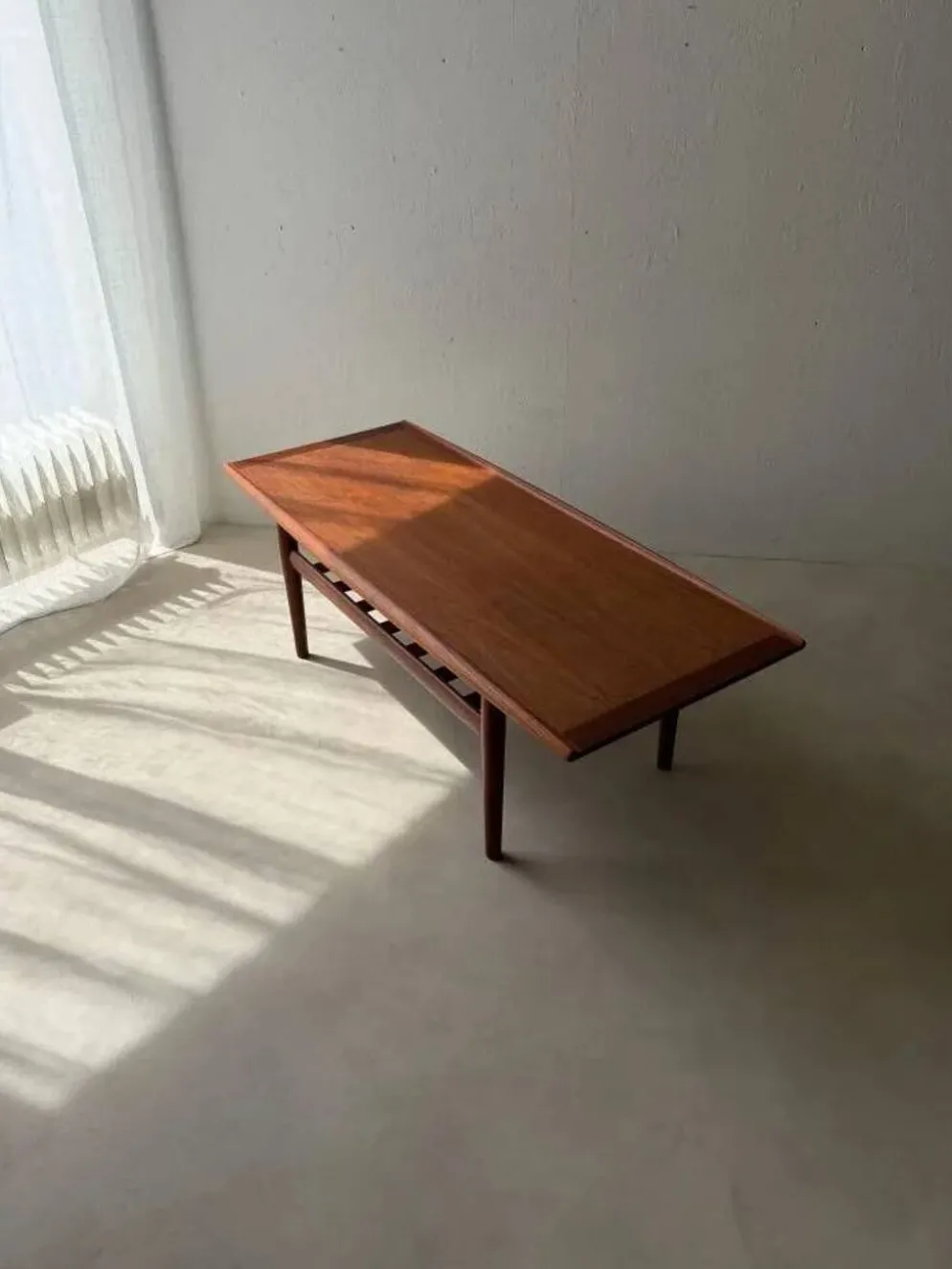 Table basse en teck Grete Jalk Glostrup Møbelfabrik années 1960