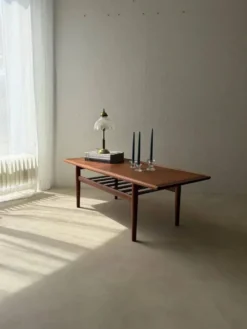 Table basse en teck Grete Jalk Glostrup Møbelfabrik années 1960
