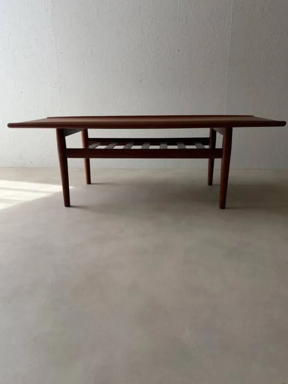 Table basse en teck Grete Jalk Glostrup Møbelfabrik années 1960