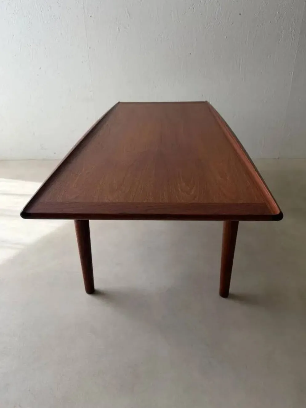Table basse en teck Grete Jalk Glostrup Møbelfabrik années 1960