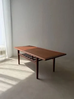 Table basse en teck Grete Jalk Glostrup Møbelfabrik années 1960
