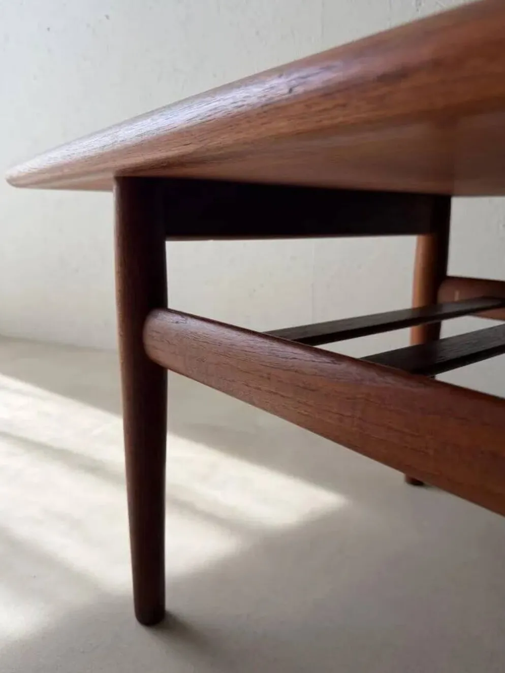 Table basse en teck Grete Jalk Glostrup Møbelfabrik années 1960