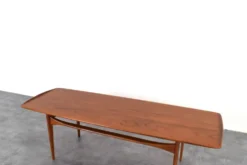 Table basse en teck par Tove et Edvard Kindt-Larsen pour France & Son, années 1960.