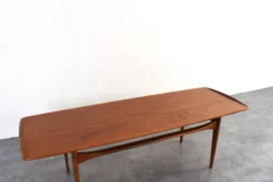 Table basse en teck par Tove et Edvard Kindt-Larsen pour France & Son, années 1960.