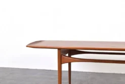 Table basse en teck par Tove et Edvard Kindt-Larsen pour France & Son, années 1960.