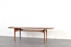 Table basse en teck par Tove et Edvard Kindt-Larsen pour France & Son, années 1960.