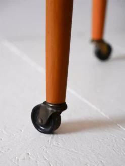 Table basse en teck à roulettes des années 1960