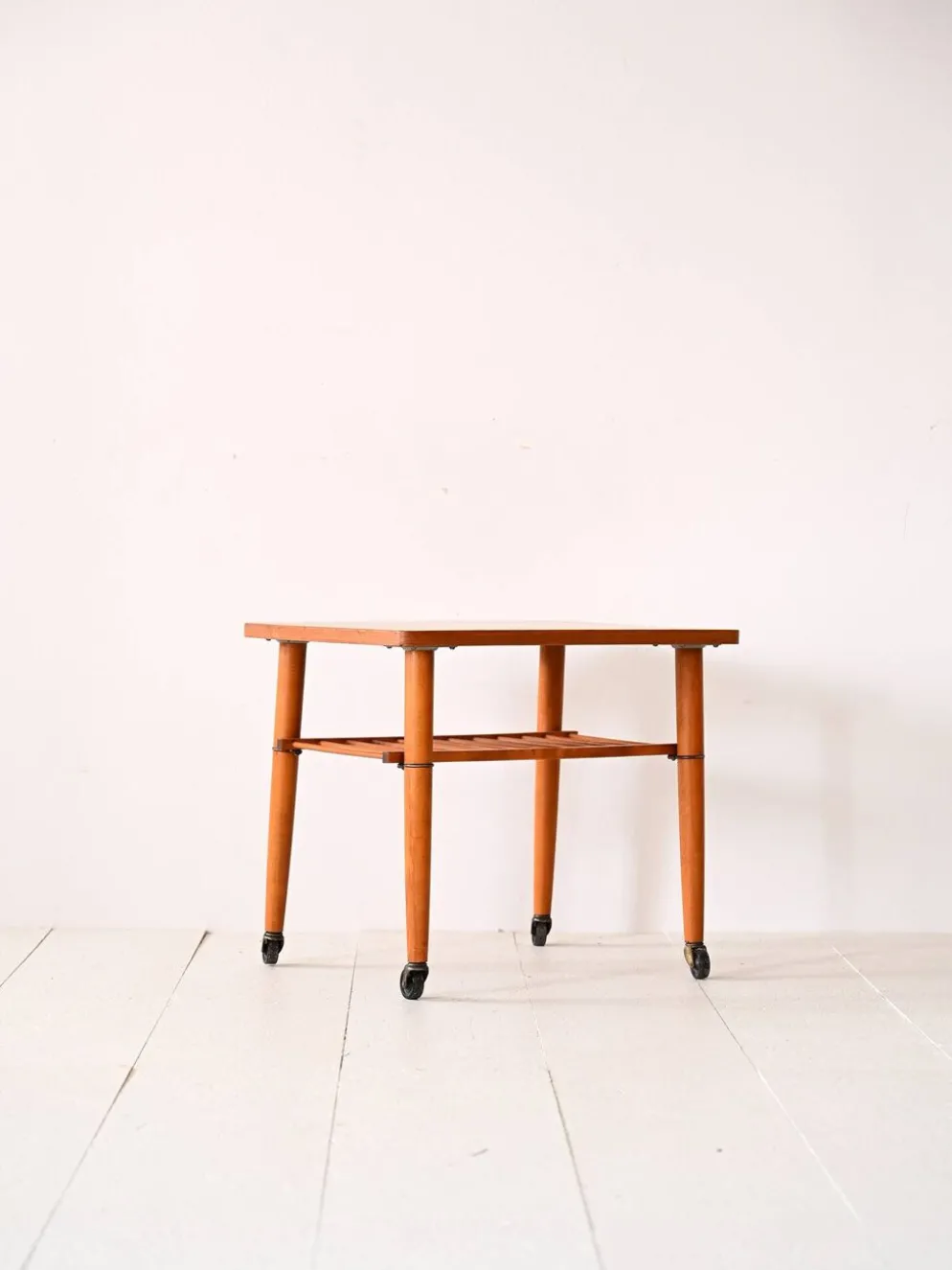 Table basse en teck à roulettes des années 1960