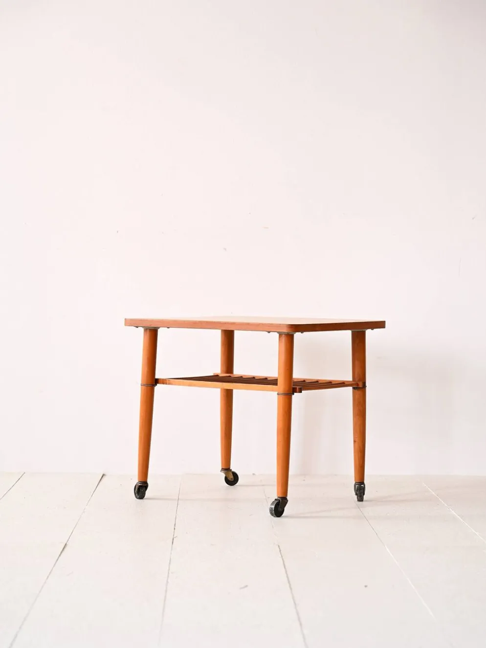 Table basse en teck à roulettes des années 1960