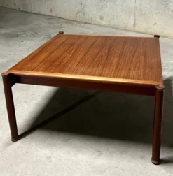Table basse en teck scandinave années 60