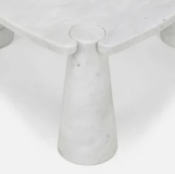 Table basse Eros en marbre blanc de Carrare par Angelo Mangiarotti pour Skipper, années 1990.