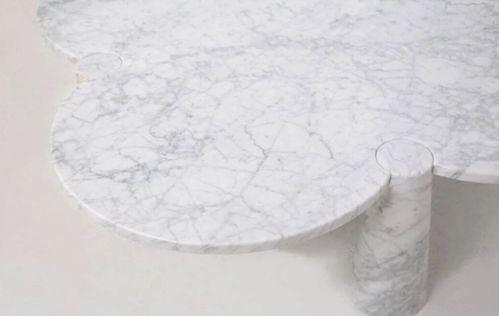 Table basse Eros Quadrifoglio en marbre blanc de Carrare par Angelo Mangiarotti pour Skipper, années 1990.