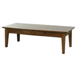 Table basse française antique en noyer avec une belle patine.