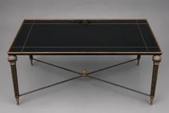 Table basse française néoclassique vintage.