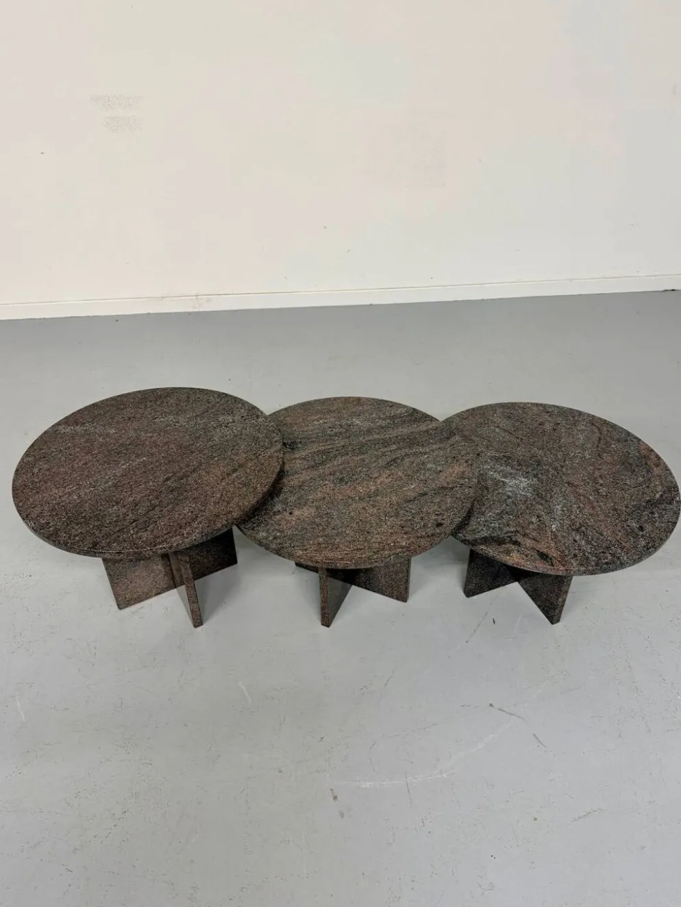 Table basse gigogne 3 éléments rond en granit design années 70 vintage