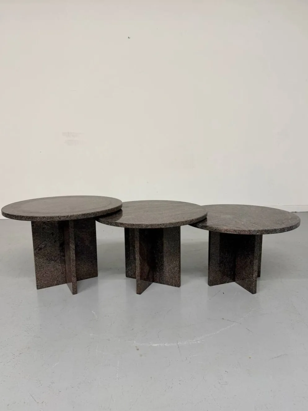 Table basse gigogne 3 éléments rond en granit design années 70 vintage