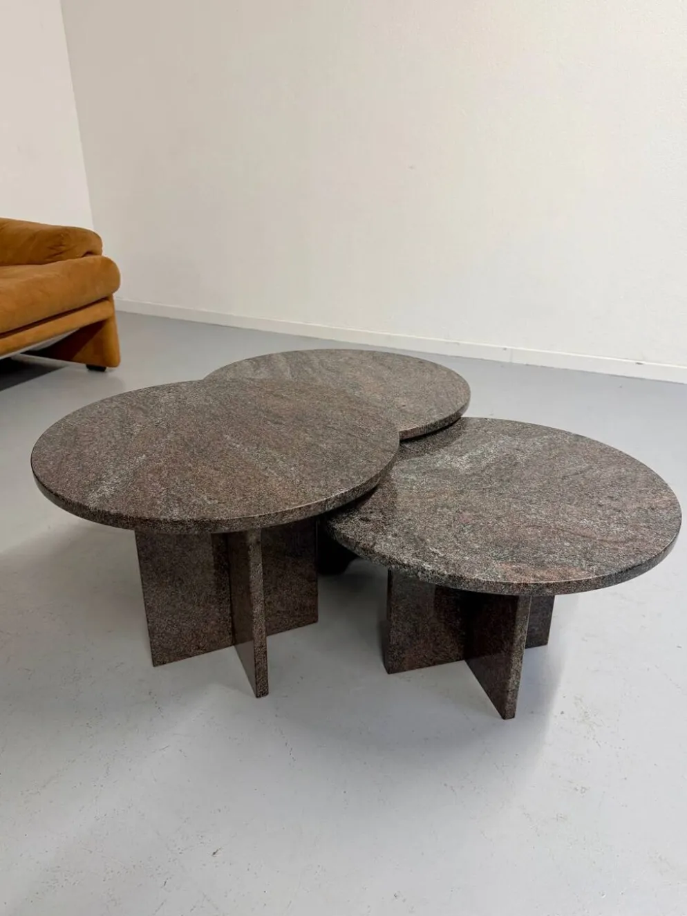 Table basse gigogne 3 éléments rond en granit design années 70 vintage