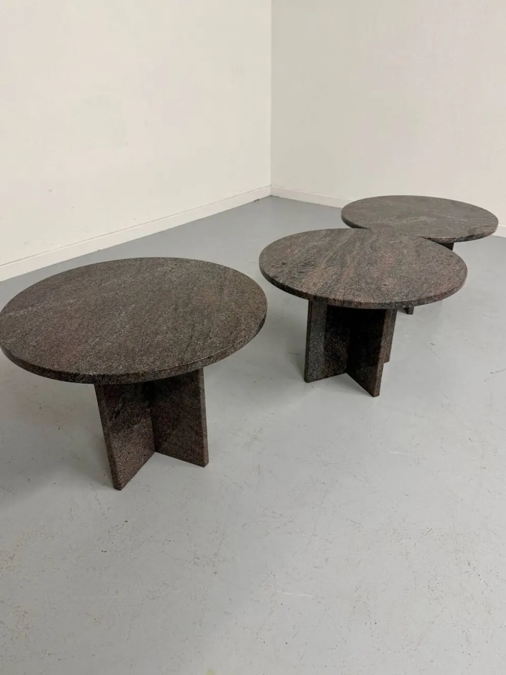 Table basse gigogne 3 éléments rond en granit design années 70 vintage