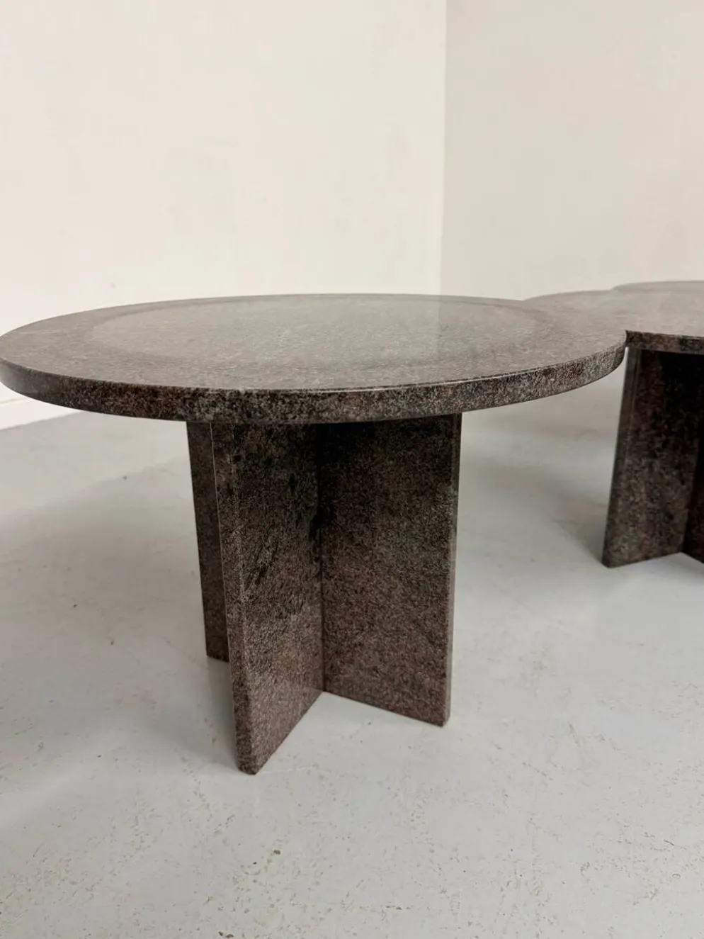 Table basse gigogne 3 éléments rond en granit design années 70 vintage