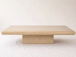 Table basse Jean Claude Mahey en résine mouchetée et bois, années 70
