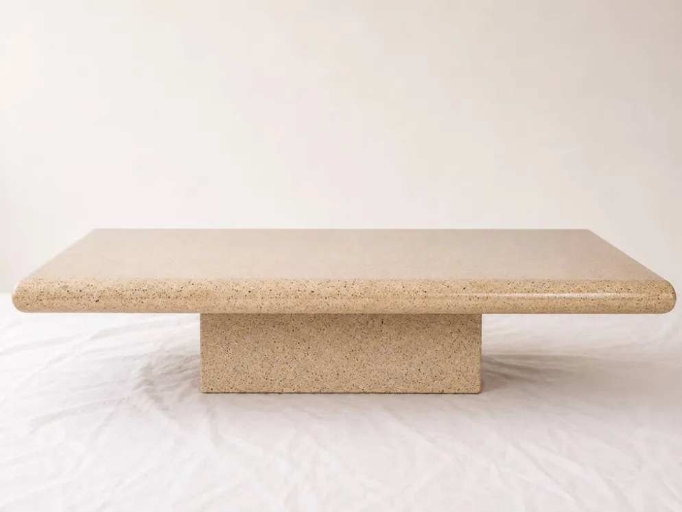 Table basse Jean Claude Mahey en résine mouchetée et bois, années 70