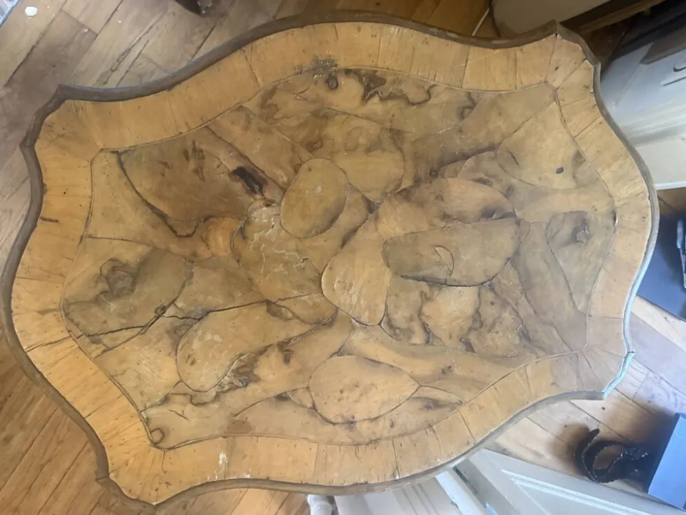 Table basse Louis XV en ronce de noyer