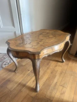 Table basse Louis XV en ronce de noyer