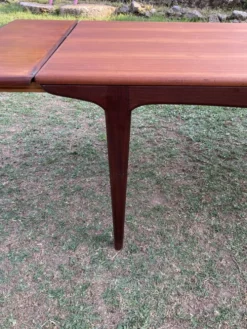 TABLE BASSE À MANGER SCANDINAVE "JOHANNES ANDERSEN".