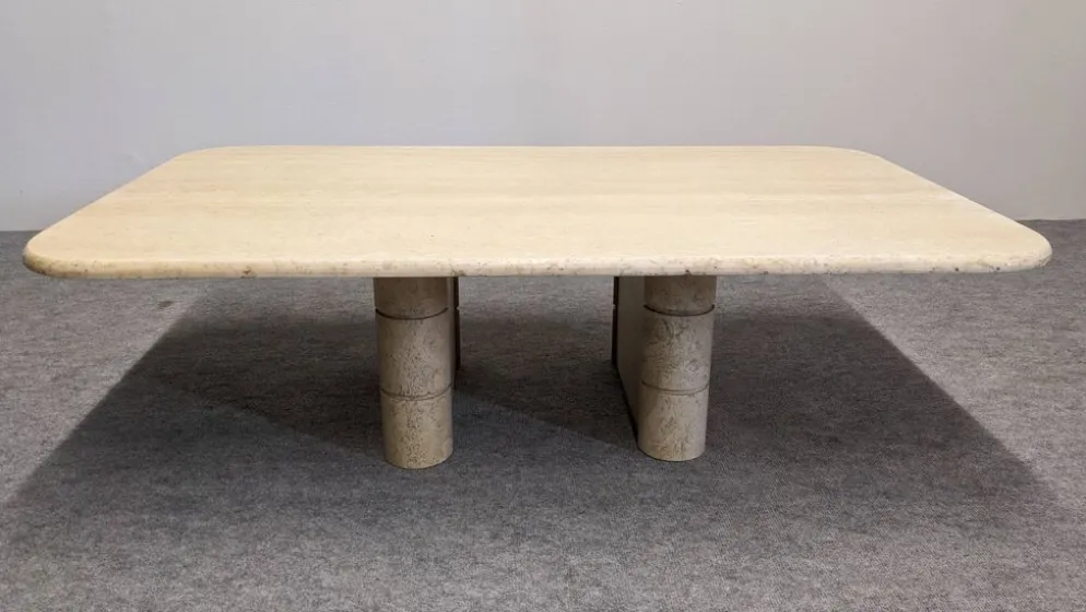 Table basse minimaliste en travertin, Italie vers 1970
