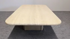 Table basse minimaliste en travertin, Italie vers 1970