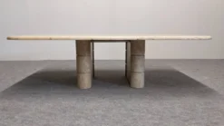 Table basse minimaliste en travertin, Italie vers 1970