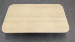 Table basse minimaliste en travertin, Italie vers 1970