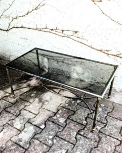 Table basse métal et verre fumé