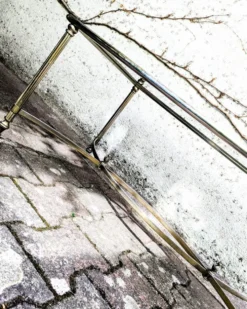 Table basse métal et verre fumé