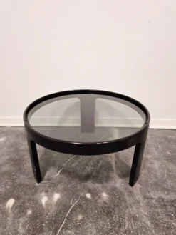 Table basse noire des années 1970 de style mid-century moderne avec plateau en verre fumé