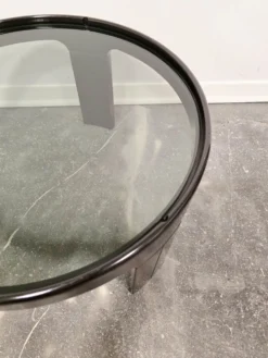 Table basse noire des années 1970 de style mid-century moderne avec plateau en verre fumé