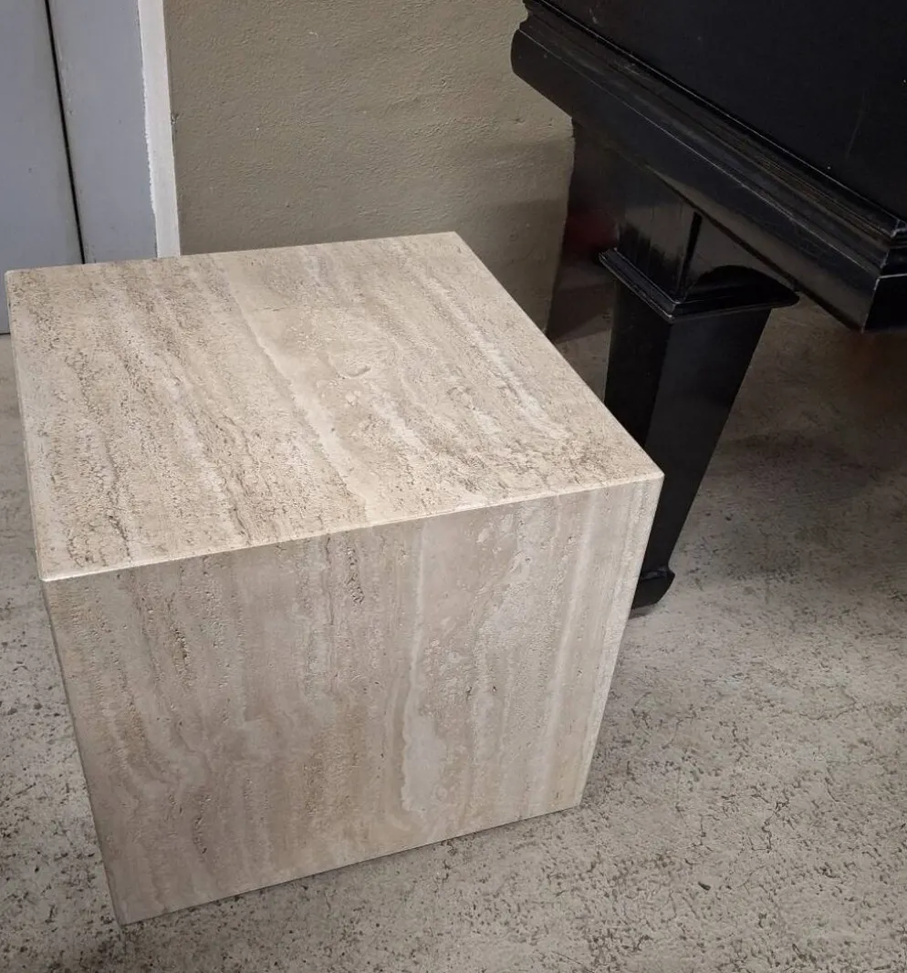 Table basse ou piédestal en travertin veiné italien