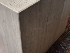 Table basse ou piédestal en travertin veiné italien
