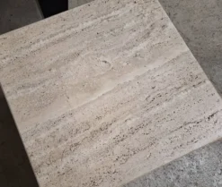 Table basse ou piédestal en travertin veiné italien