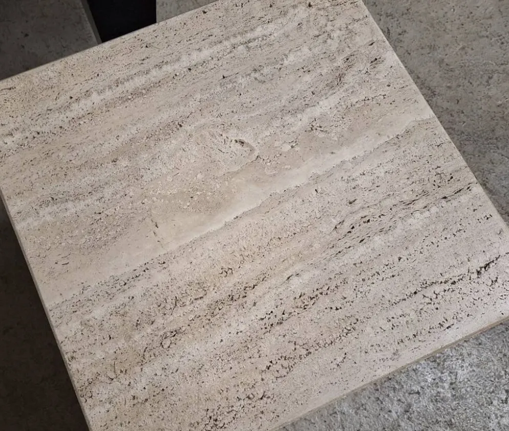 Table basse ou piédestal en travertin veiné italien