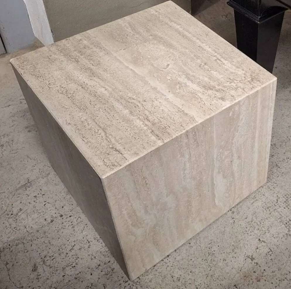 Table basse ou piédestal en travertin veiné italien