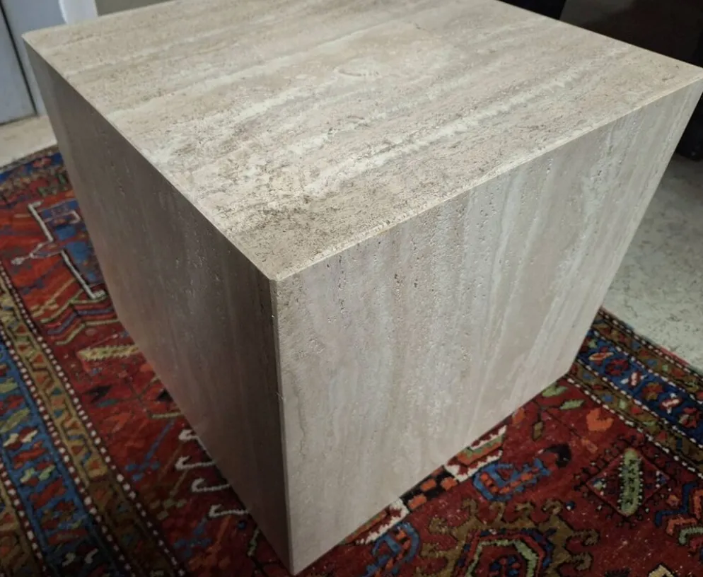 Table basse ou piédestal en travertin veiné italien