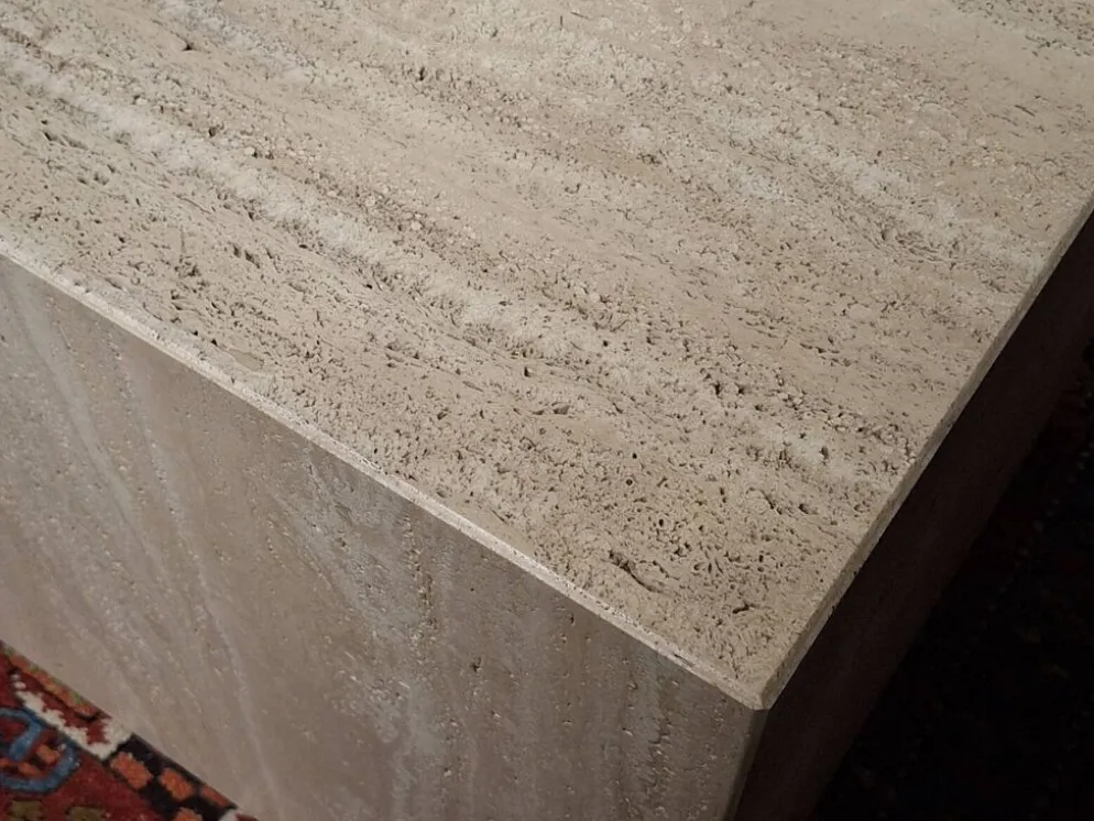 Table basse ou piédestal en travertin veiné italien